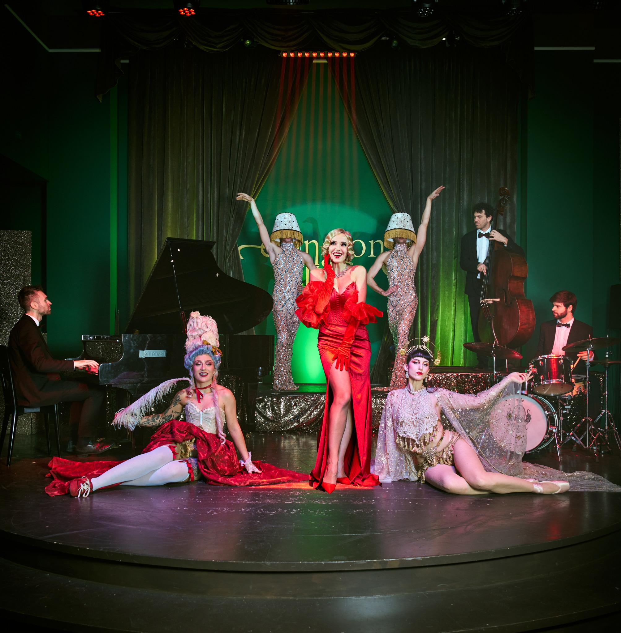 Spettacolo burlesque all'Ellington Club